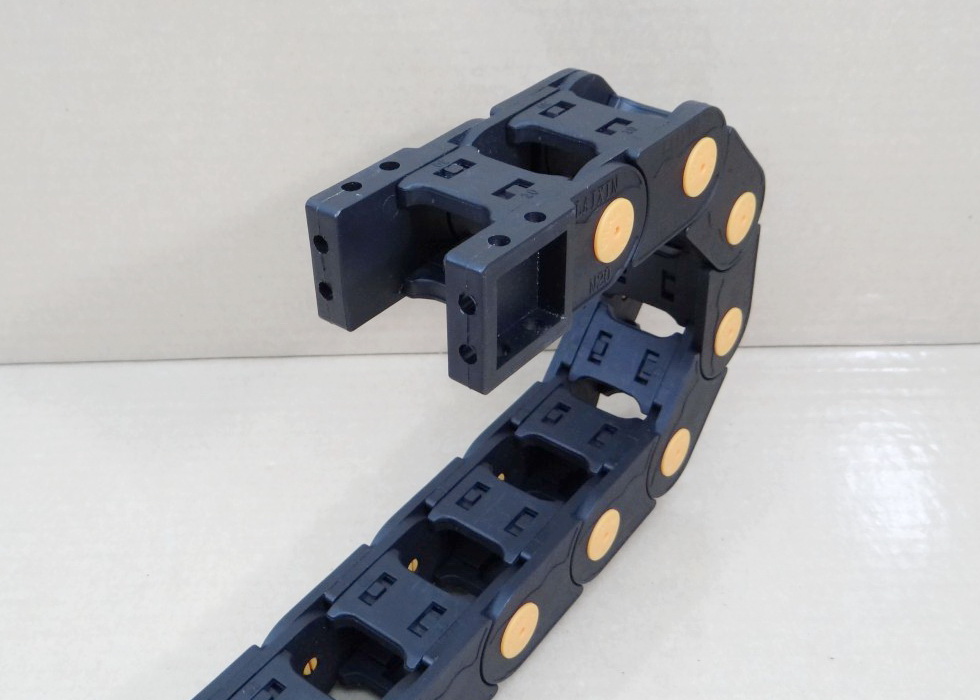 20 X 30 mm Cable Drag Chain R55mm ยาว 1M และ End Connectors (Bridge opening)