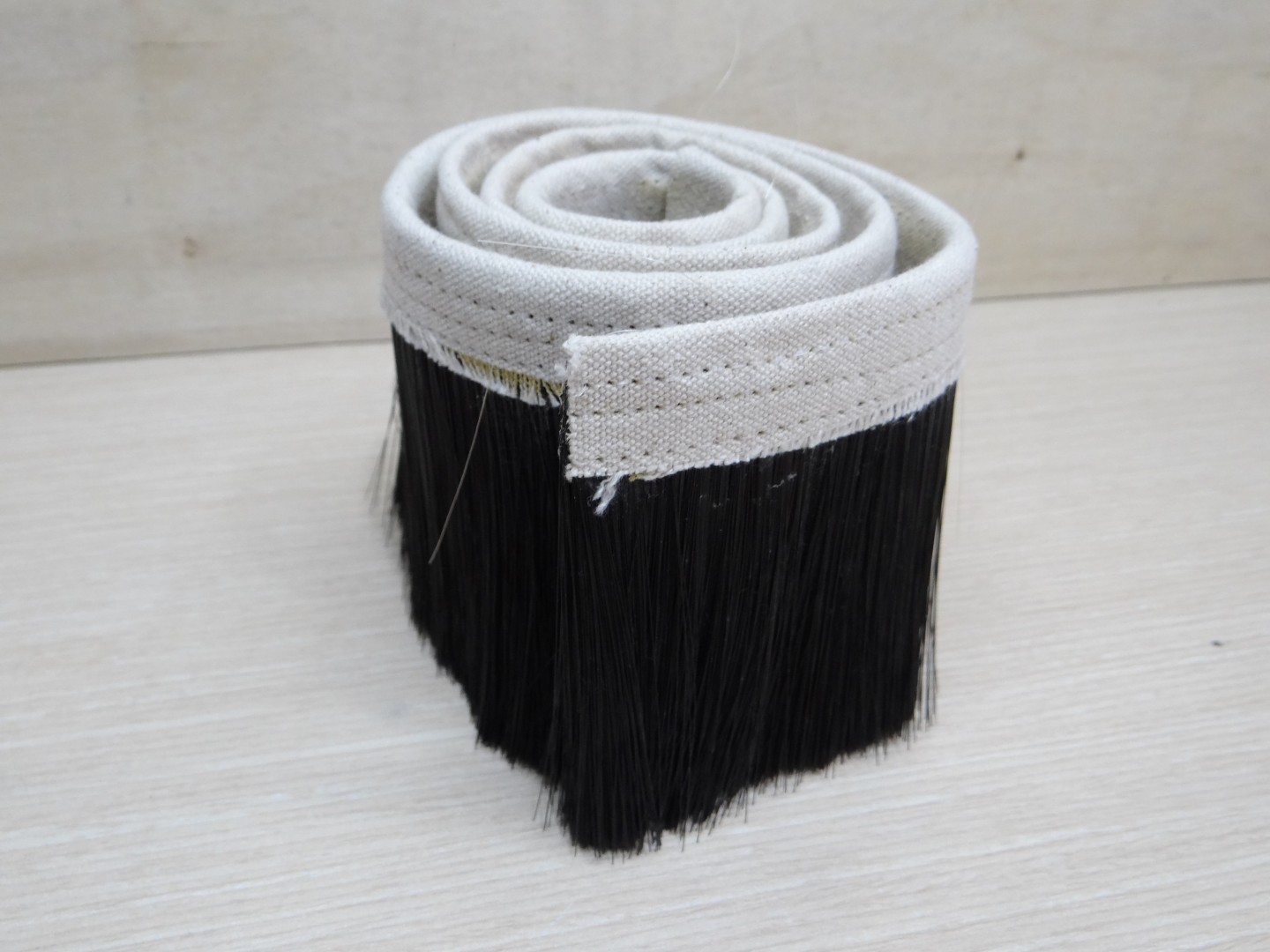 แปรงดักฝุ่น 100mm x 1M Nelon Brush Vacuum Cleaner (Black)