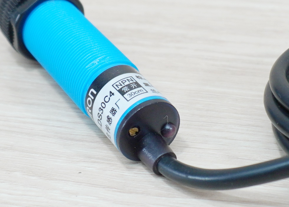 E3F-DS30C4 Infrared Photoelectric Sensor 10-30cm Detection Range Adjust (NPN, NO)