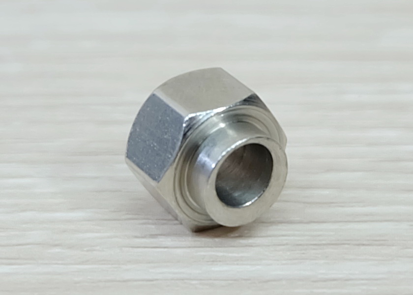 Eccentric column 6 mm - bore 5mm <OD 10mm> (Nickel-plated)