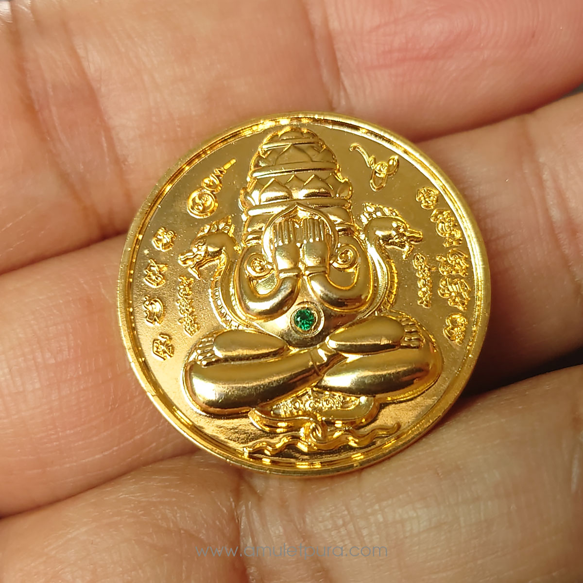 พระปิดตาพังพระกาฬ รุ่นมีกูไม่จน (เนื้อกะไหล่ทองฝังพลอยเขียว) ปี66 หลวงปู่อิ่ม วัดทุ่งนาใหม่ จ.นครศรีธรรมราช (สร้าง 39 เหรียญ 3 โค้ด หมายเลข 11)