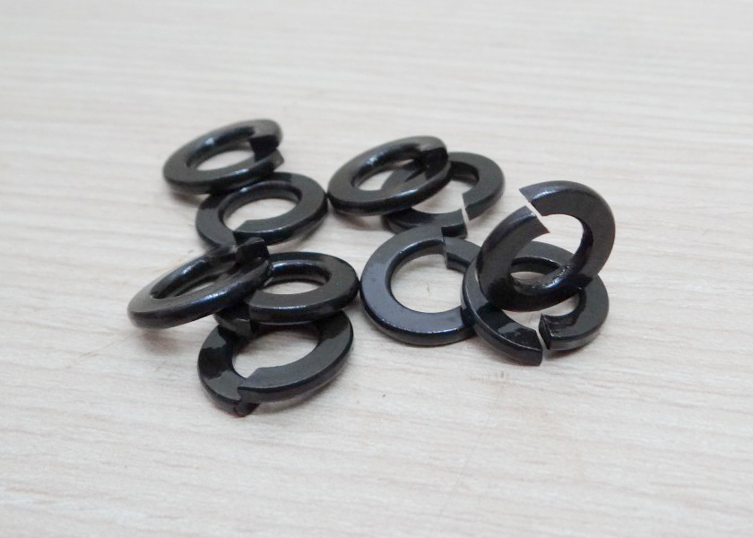 แหวนสปิงดำ 10mm (50ตัว/ถุง)