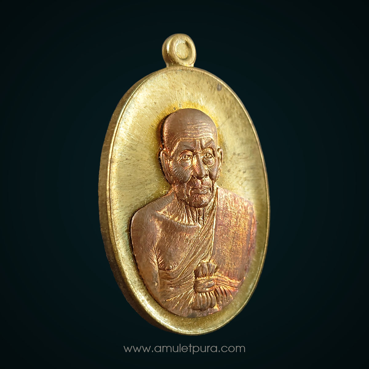 หลวงปู่ทวด รุ่นปาฏิหาริย์ EOD (ชุดกรรมการเล็ก สร้าง 999 ชุด ตะกั่วหน้ากากทองระฆัง, ทองระฆังหน้ากากทองแดง, ทองสัตตะ) ปี55 วัดพุทไธศวรรย์ จ.อยุธยา (ตอกโค้ด หมายเลข 35) สร้างโดยศิษย์สายทหารหน่วยทำลายล้างและเก็บกู้วัตถุระเบิด (EOD ARMY)