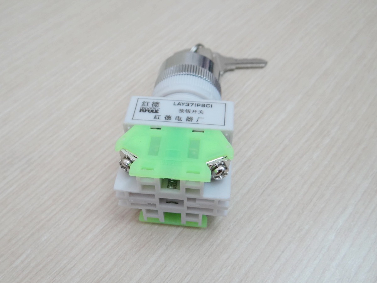 LAY37-20Y3 Rotary Switch + key 3 position 10A Flush NO-OFF-NO 22mm (Self-lock)