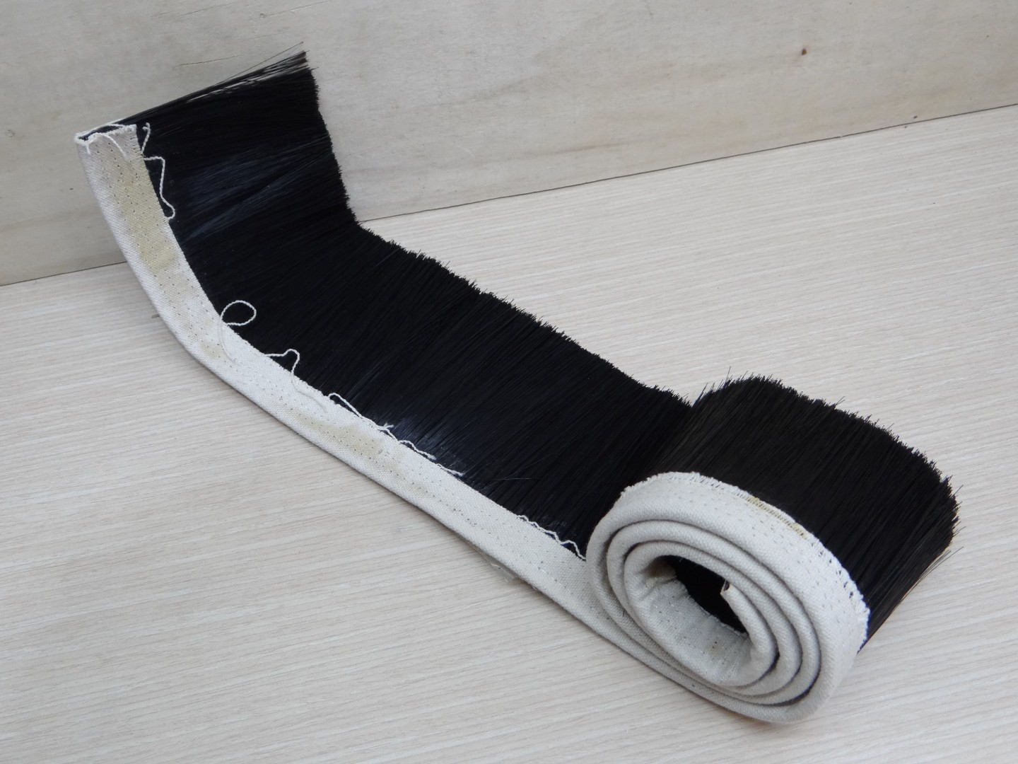 แปรงดักฝุ่น 100mm x 1M Nelon Brush Vacuum Cleaner (Black)