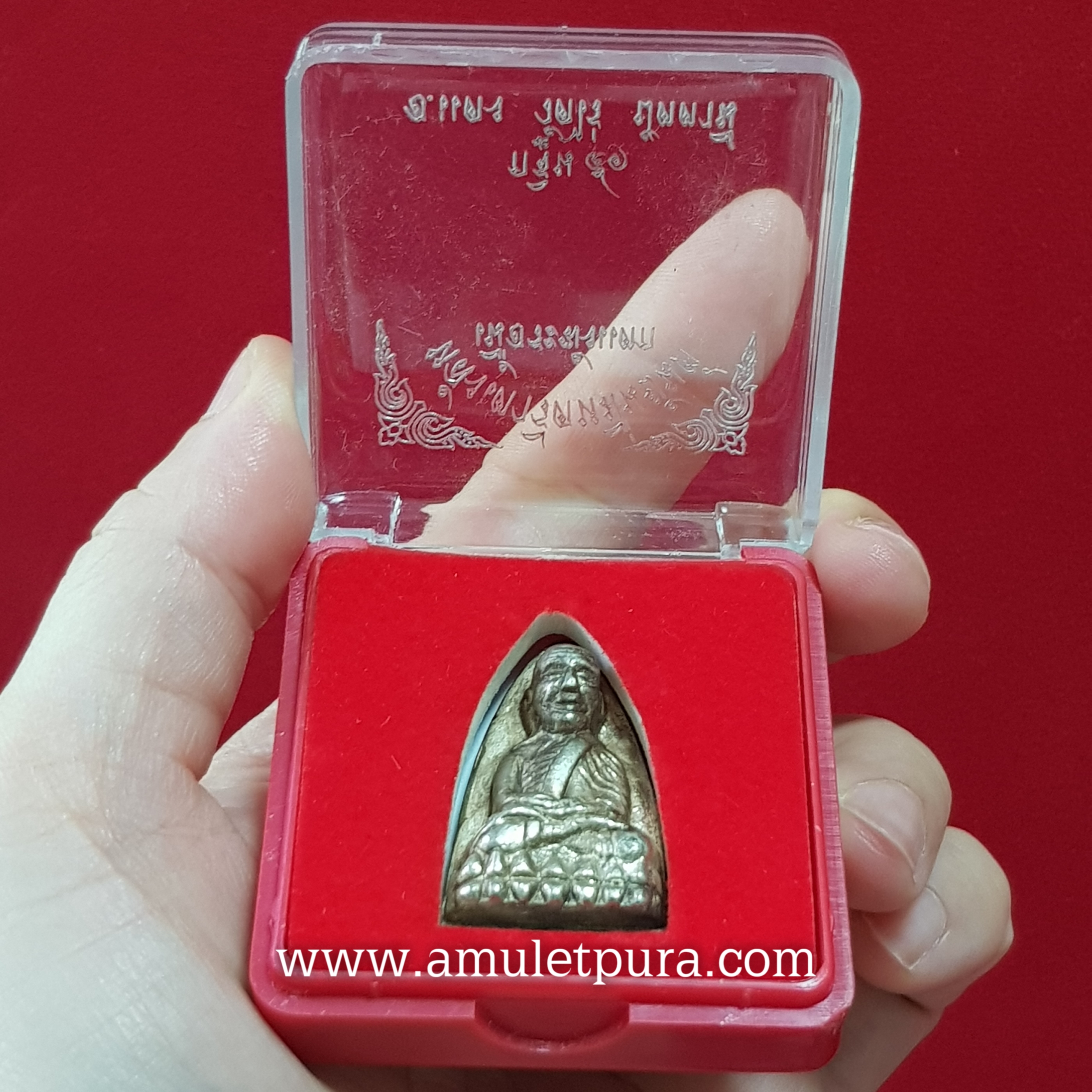 หลวงปู่ทวดหลังเตารีด หมื่นยันต์(เนื้อระฆังแตก)รุ่นกฐิน51(ลังกาสุกะ)พระอาจารย์แดง วัดไร่ จ.ปัตตานี(ตอกโค้ด หมายเลข4772)