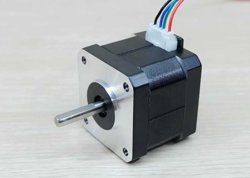 Usongshine - Stepper Motor 0.9° (Nema17) แรงบิด 42 N.cm 1.3A (17HS4401S-0.9) Black End
