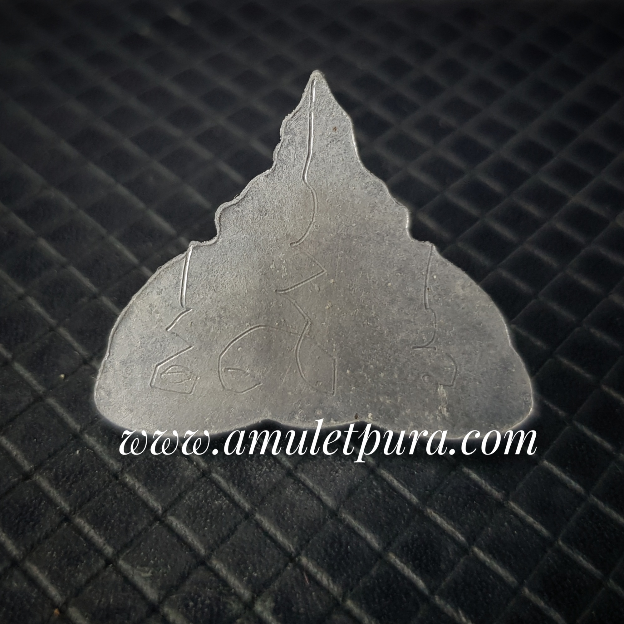 พญาราหูคุ้มชะตา มหาบารมี (ตะกั่วจารหลัง) ปี48 สำนักวัดเขาอ้อ จ.พัทลุง (ตอกโค้ด)