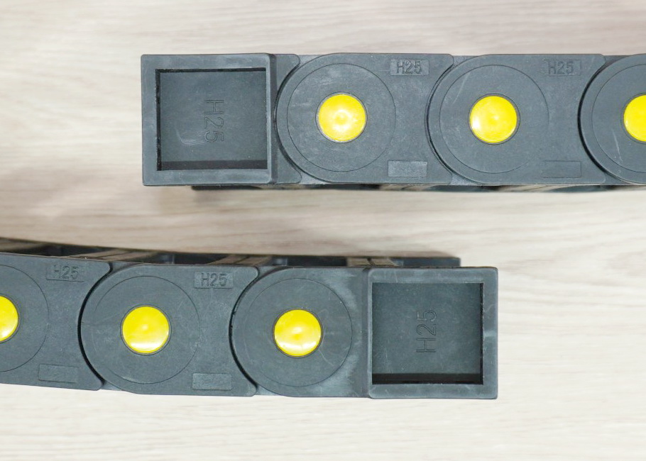 25 X 103 mm Cable Drag Chain R55mm ยาว 1M และ End Connectors (Bridge opening)