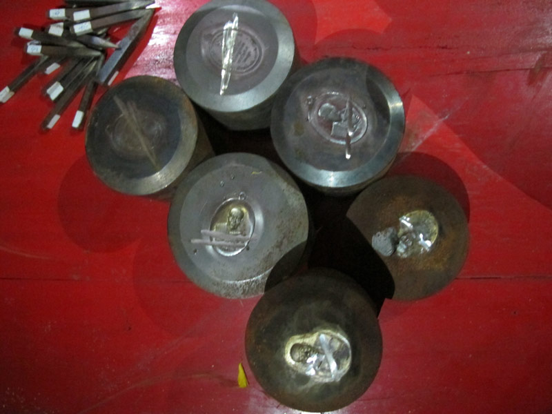 หลวงปู่ทวด รุ่นปาฏิหาริย์ EOD (แยกชุดกรรมการเล็ก ทองระฆังหน้ากากทองแดง) ปี55 หลวงพ่อหวล วัดพุธไธศวรรย์ จ.อยุธยา (ตอกโค้ด หมายเลข662)