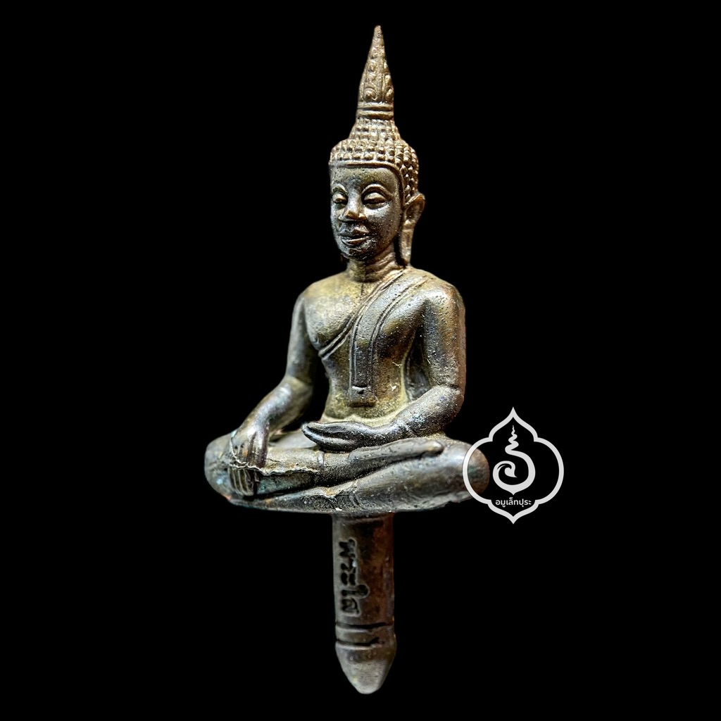 พระยอดธงหลวงพ่อพระใส (พิมพ์ใหญ่ เนื้อนวโลหะ) รุ่นบารมีพ่อ ปี52 วัดโพธิ์ชัย จ.หนองคาย