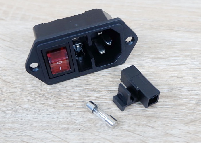 AC-008 Plug Socket 3 Pin Male AC250V พร้อมสวิทช์และฟิวส์ 10A