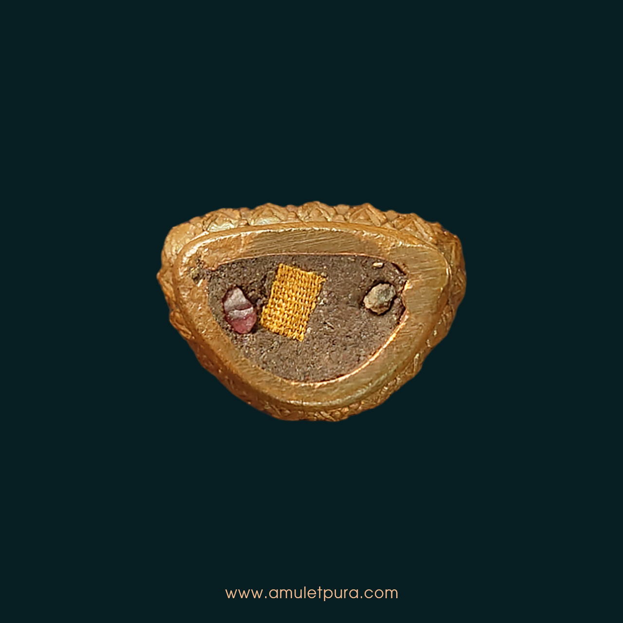 1 ใน 999 องค์ พระกริ่งเชงเย (เชง-เย-จอง-เตง) รุ่นแรก (เนื้อธาตุกายสิทธิ์ มีประกายรุ้ง ฝังจีวร) ปี55 ครูบาออ สำนักสงฆ์พระธาตุดอยจอมแวะ จ.เชียงใหม่ (ตอกโค้ด)