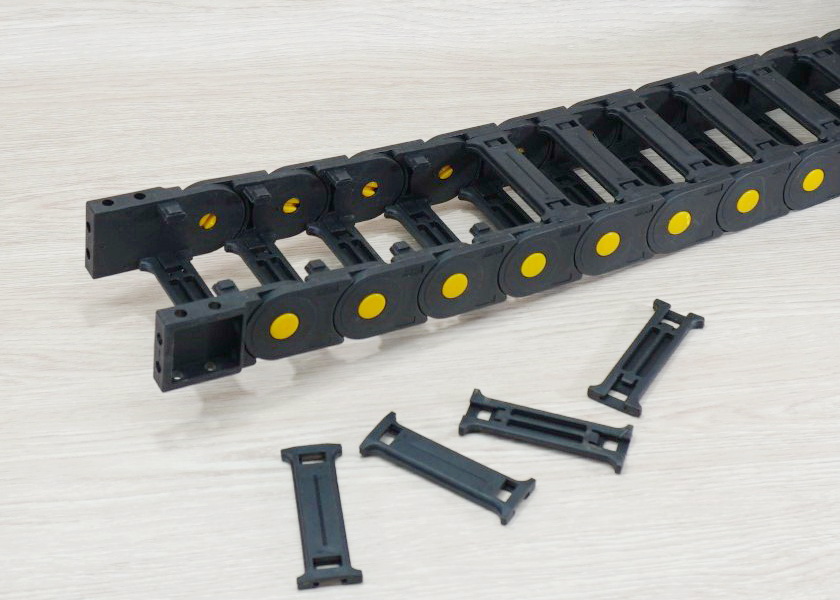 25 X 77 mm Cable Drag Chain R55mm ยาว 1M และ End Connectors (Bridge opening)