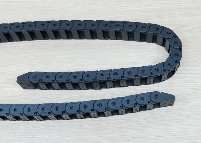 10 X 20 mm Cable Drag Chain R28mm ยาว 1M และ End Connectors (Bridge open outside)