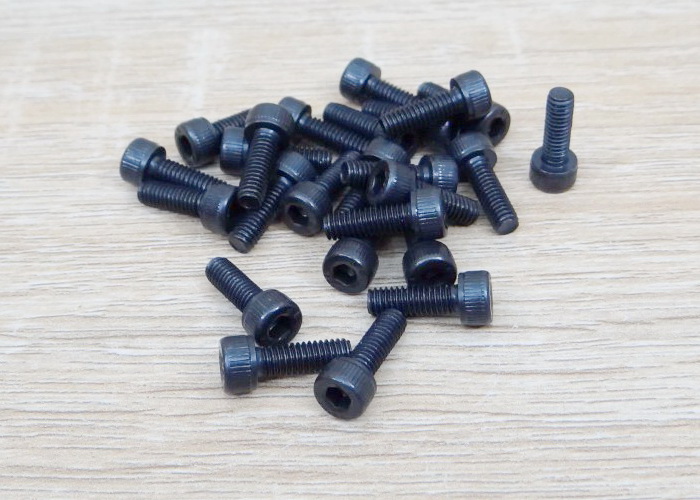 สกรูหัวจมดำ Screw M4 ยาว 25mm (20ตัว/ถุง)