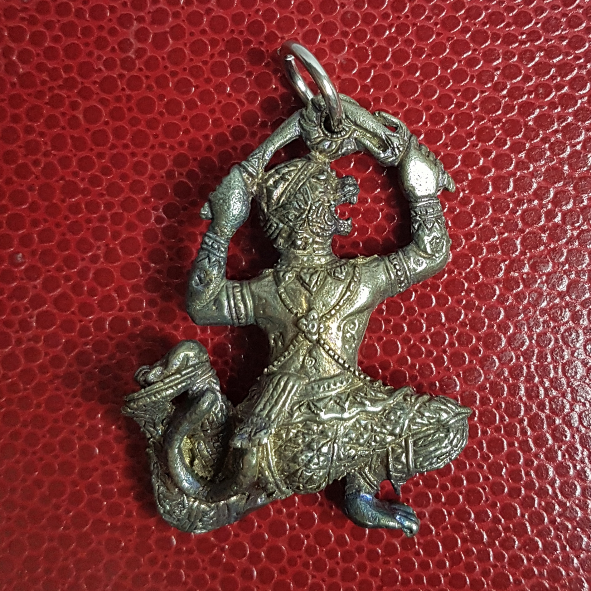 พญาหนุมานอนุชิตเหนือเมฆ(สัตตโลหะ)รุ่นไหว้ครู ปี54 อ.ธรรมนูญ บุญธรรม สำนักสักยันต์บัวแปดกลีบ(ท่านย่าเฒ่า)จ.ชลบุรี