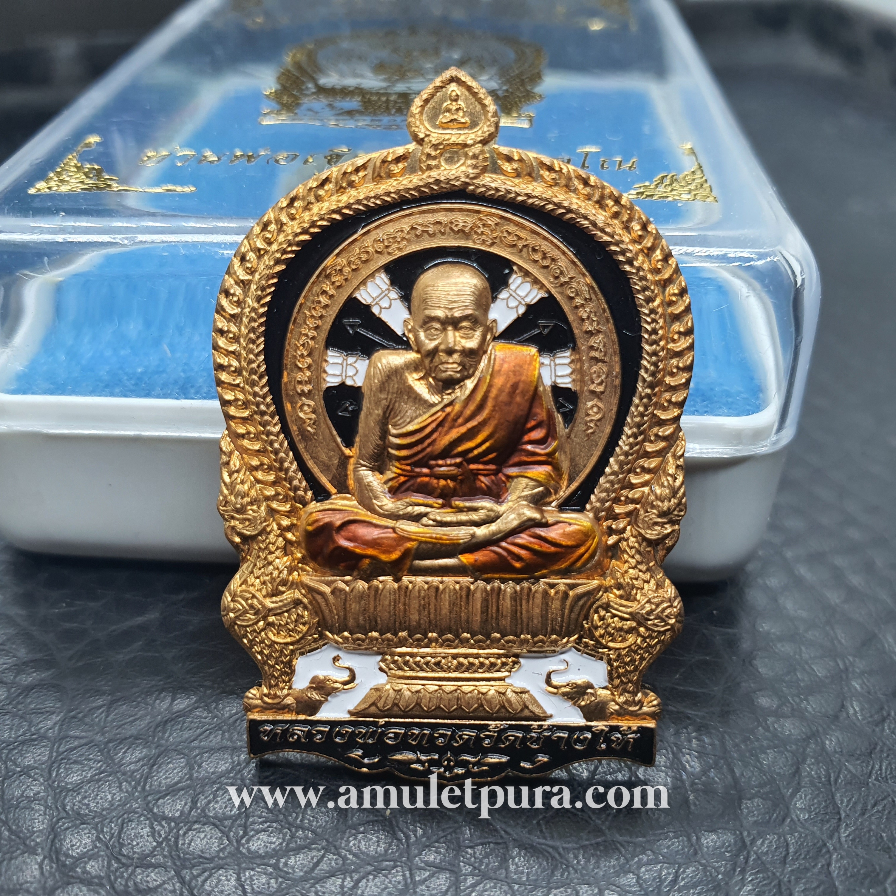 เหรียญปั้มหลวงปู่ทวดนั่งพาน รุ่นชนะมาร (เนื้อสัตตะโลหะลงยาสีดำ หลังยันต์) ปี58 ท่านพ่อเขียว วัดห้วยเงาะ จ.ปัตตานี (มีโค้ด หมายเลข 333)