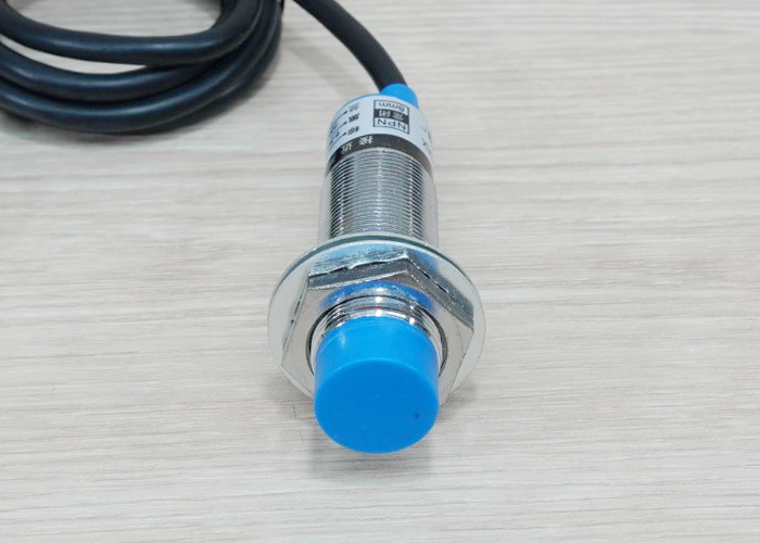 LJ18A3-8-Z/AX (NPN NC ระยะจับ 8mm) 6-36V DC Inductive Proximity Sensor