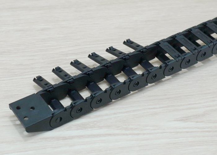 10 X 20 mm Cable Drag Chain R18mm ยาว 1M และ End Connectors (Bridge open outside)
