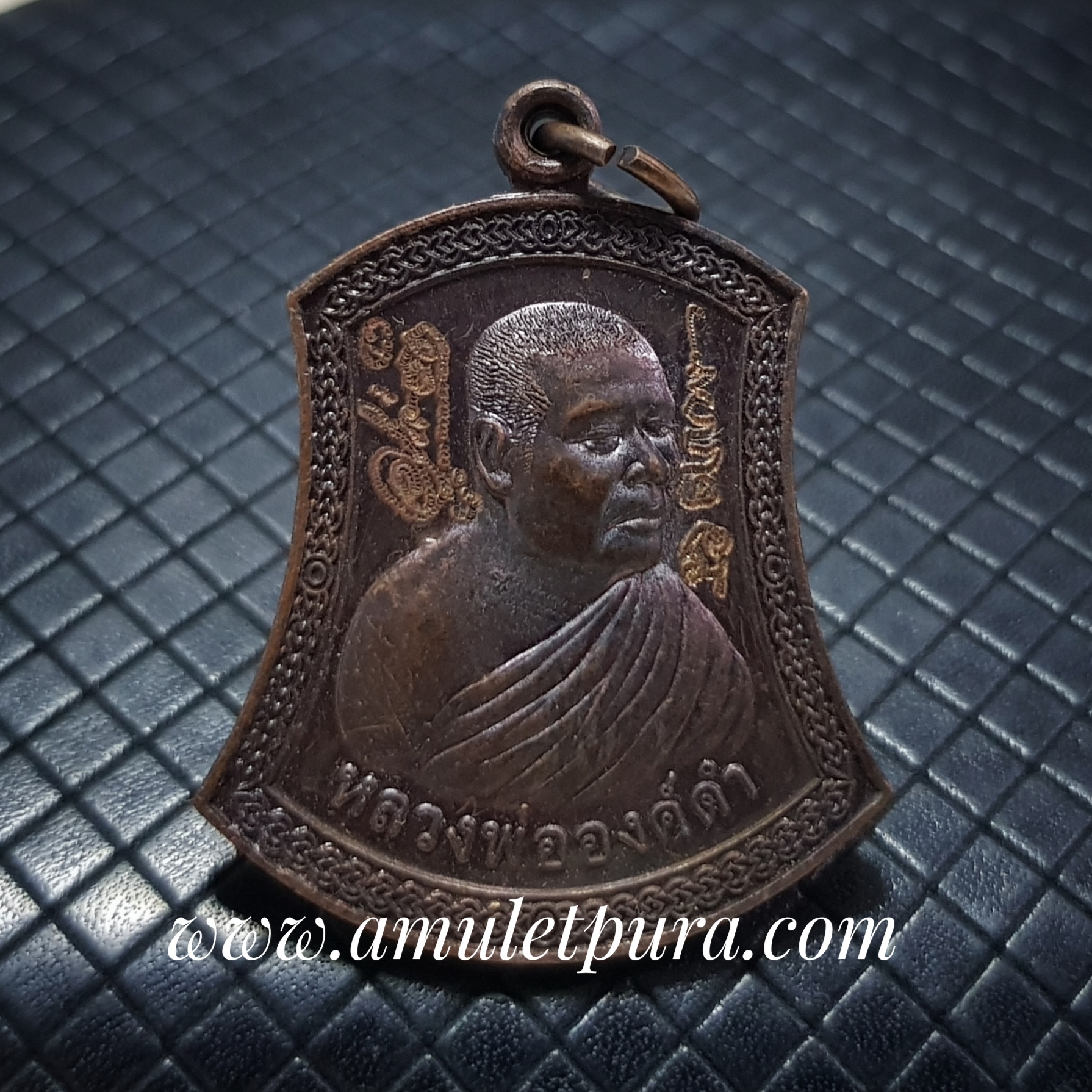 เหรียญคมขวาน รุ่นแรก ปี54 หลวงพ่อองค์ดำ วัดพระแก้ว(เจดีย์กลางทุ่ง)จ.สิงห์บุรี