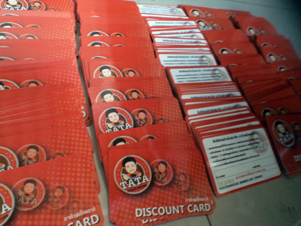 รับทำการ์ดที่ระลึก ผลิตการ์ดปฏิทิน พิมพ์บัตรนักสะสมการ์ด Pvc 0.3 ดัดโค้งงอได้