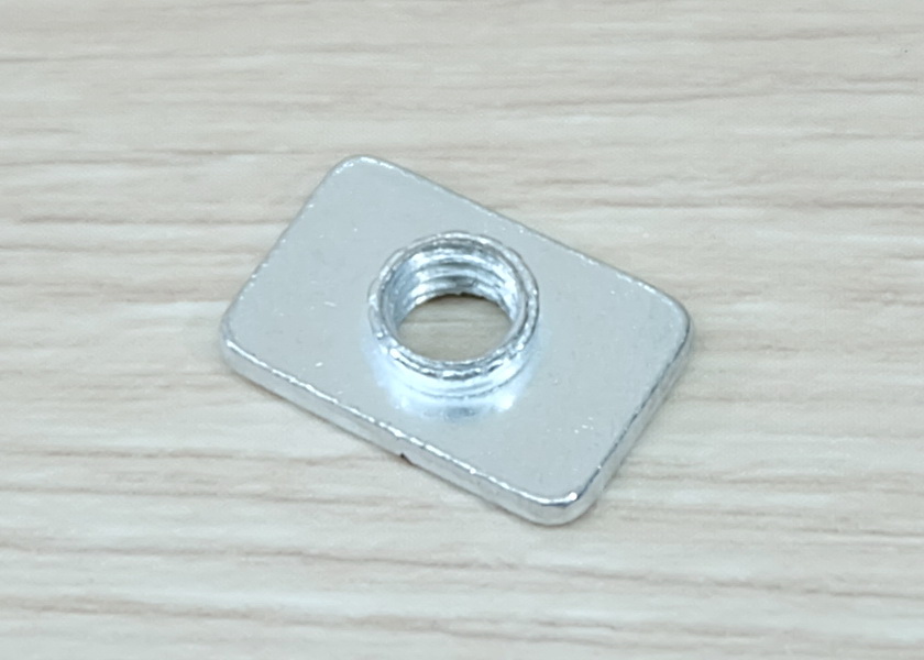 Flat T-Nut M5 Zn-plated (ชุด 20 ชิ้น)