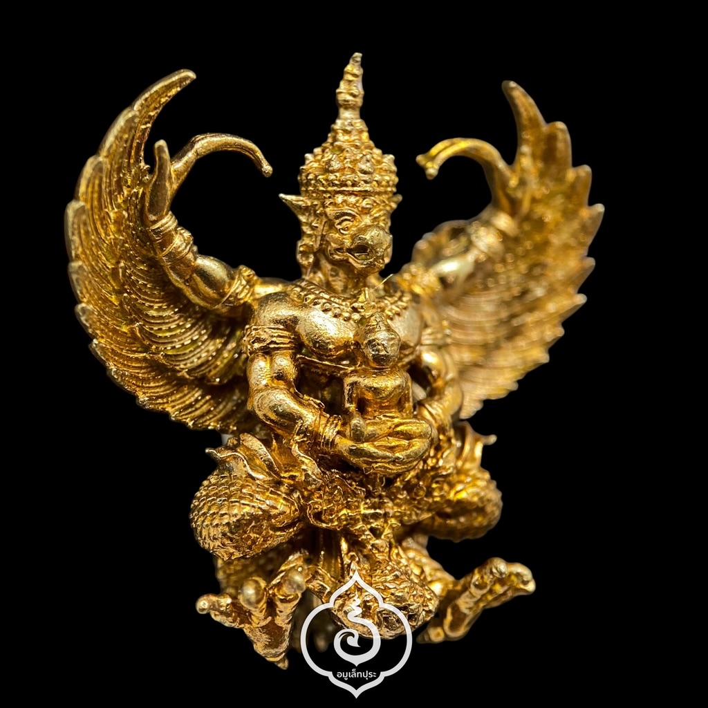 พญาครุฑ รุ่นเศรษฐีเงินไหลมา (พิมพ์เล็ก เนื้อชนวนทองล้นเบ้า สัมฤทธิ์โชค) ปี62 วัดพระมหาธาตุ วรมหาวิหาร จ.นครศรีธรรมราช (มีโค้ด หมายเลข7)