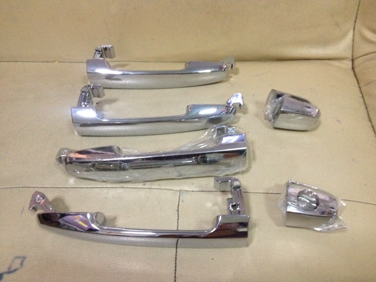 มือเปิดประตู TOYOTA CAMRY,ALTIS ปี 03-05ของใหม่ทั้งชุด