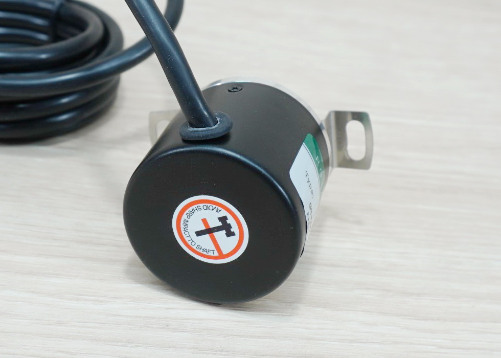 600P/R Rotary Encoder (GTK08-OC-RA600A-2M) for shaft 8mm, NPN, 5-24VDC, Cable 2M