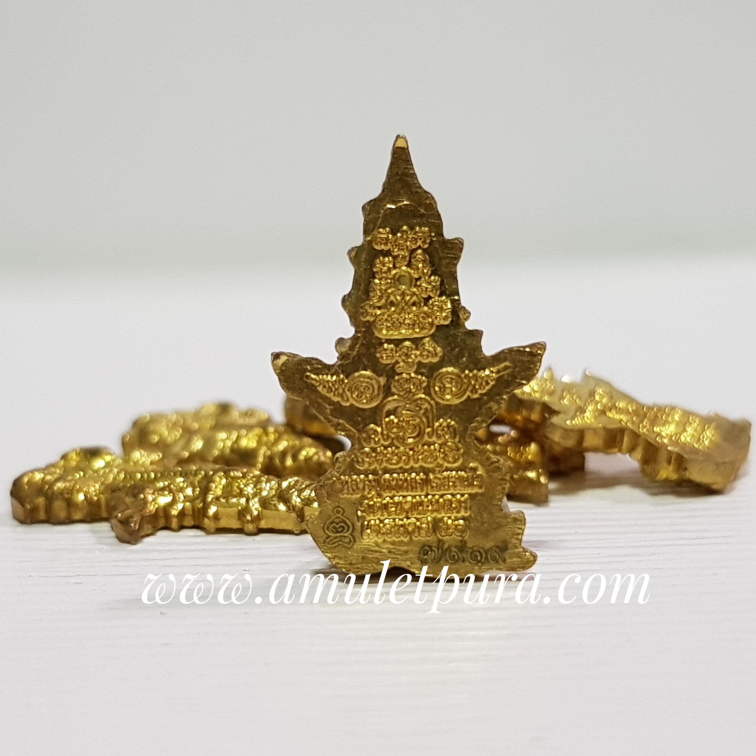 ปรกท้าวเวสสุวรรณหน้ายักษ์(ทองทิพย์)รุ่นเขี้ยวแก้วประกาศิต ไตรมาส 2551 หลวงปู่กาหลง วัดเขาแหลม จ.สระแก้ว(ตอกโค้ดและหมายเลขกำกับ)