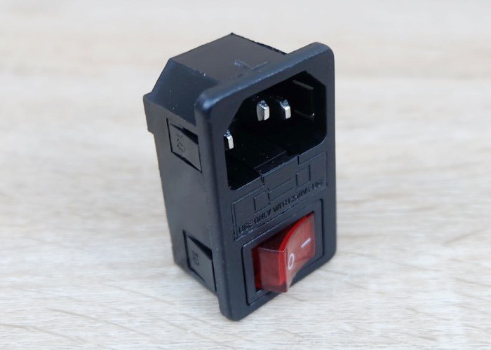 AC-01 Plug Socket 3 Pin Male AC250V พร้อมสวิทช์และฟิวส์ 10A