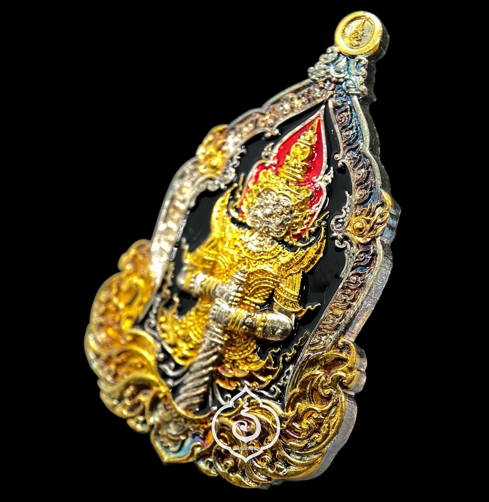 1 ใน 399 เหรียญท้าวเวสสุวรรณ หลังพระอินทร์ทรงช้างเอราวัณ (เนื้อชุบ 2k ลงยาดำ) รุ่นเศรษฐีจ้าวทรัพย์ ปี63 หลวงพ่อทอง วัดบ้านไร่ จ.นครราชสีมา (แยกชุดกรรมการ มีโค้ด หมายเลข 135 จัดสร้าง 399 เหรียญ)