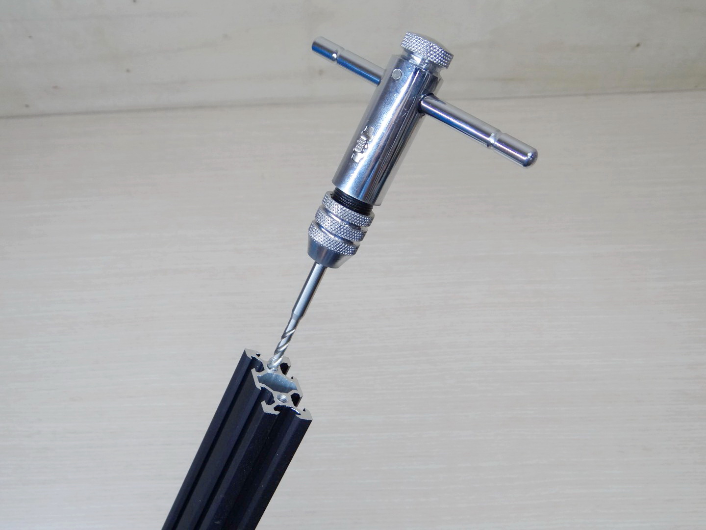 Reversible M3-M8 T Bar 85mm Handle Ratchet Tap Wrench Holder