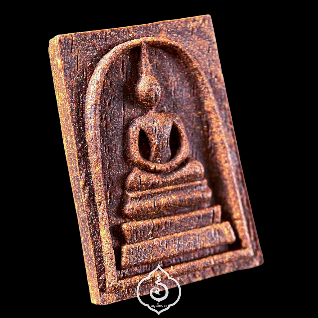 พระสมเด็จชินบัญชร รุ่นจักรพรรดิ์ ปี53 (เนื้อผงยาวาสนาจินดามณี ผสมแร่ลาวาภูเขาไฟ เหล็กน้ำพี้ และพญาสมิงเหล็ก ไม้ช่อฟ้าวัดระฆัง อายุ 200 ปี หลังพระคาถาชินบัญชร) วัดเจ้าอาม กรุงเทพฯ