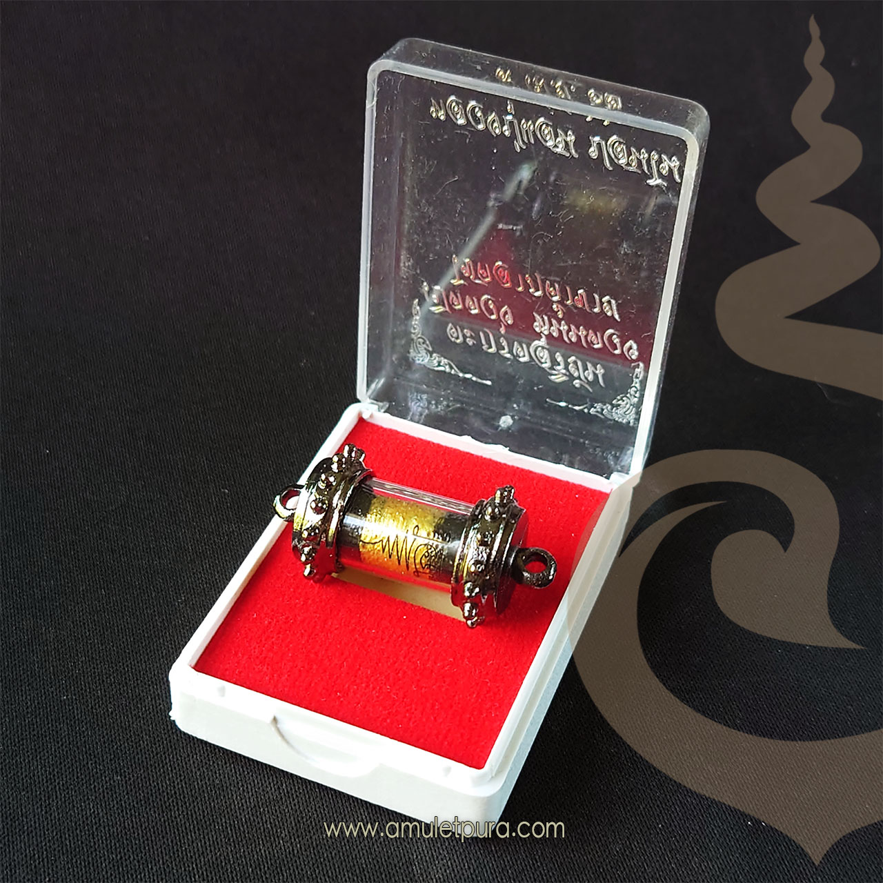 ตะกรุดจันทรา มหาเสน่ห์ เมตตามหานิยม สบตาสะท้านจิต หลวงปู่แสน วัดบ้านหนอกจิก ปี62 (มีตอกโค้ด และหมายเลข) พร้อมสร้อยข้อมือโกเมน และกล่องเดิมๆ จากวัด