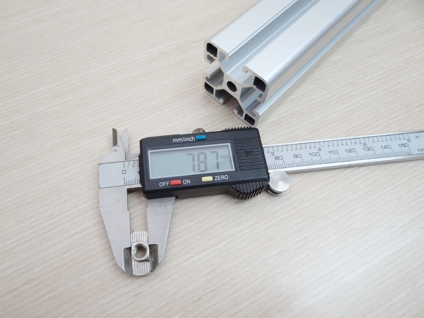 Free Nut M6 (20 ตัว/ชุด) สำหรับ Series 40 Alu Profile