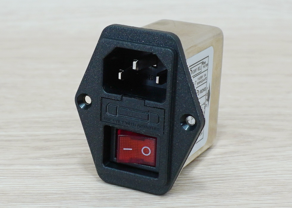 Power Line EMI Filter AC 250V 10A (CW2B-10A-T) Male Socket