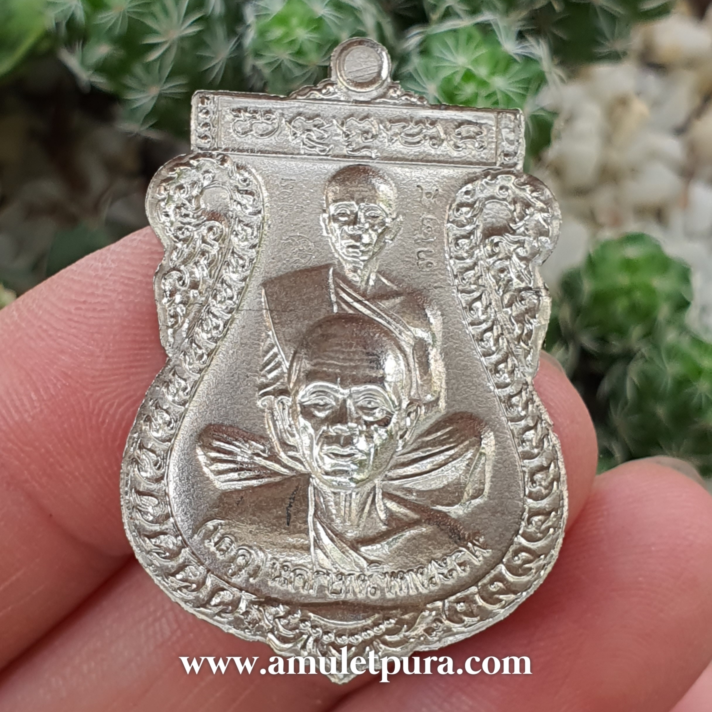 เหรียญเสมาพุทธซ้อน เนื้ออัลปาก้าลงยาหลังแบบ รุ่นเศรษฐีอีสาน ปี57 หลวงพ่อคูณ วัดบ้านไร่ จ.นครราชสีมา (มีโค้ด หมายเลข 324)