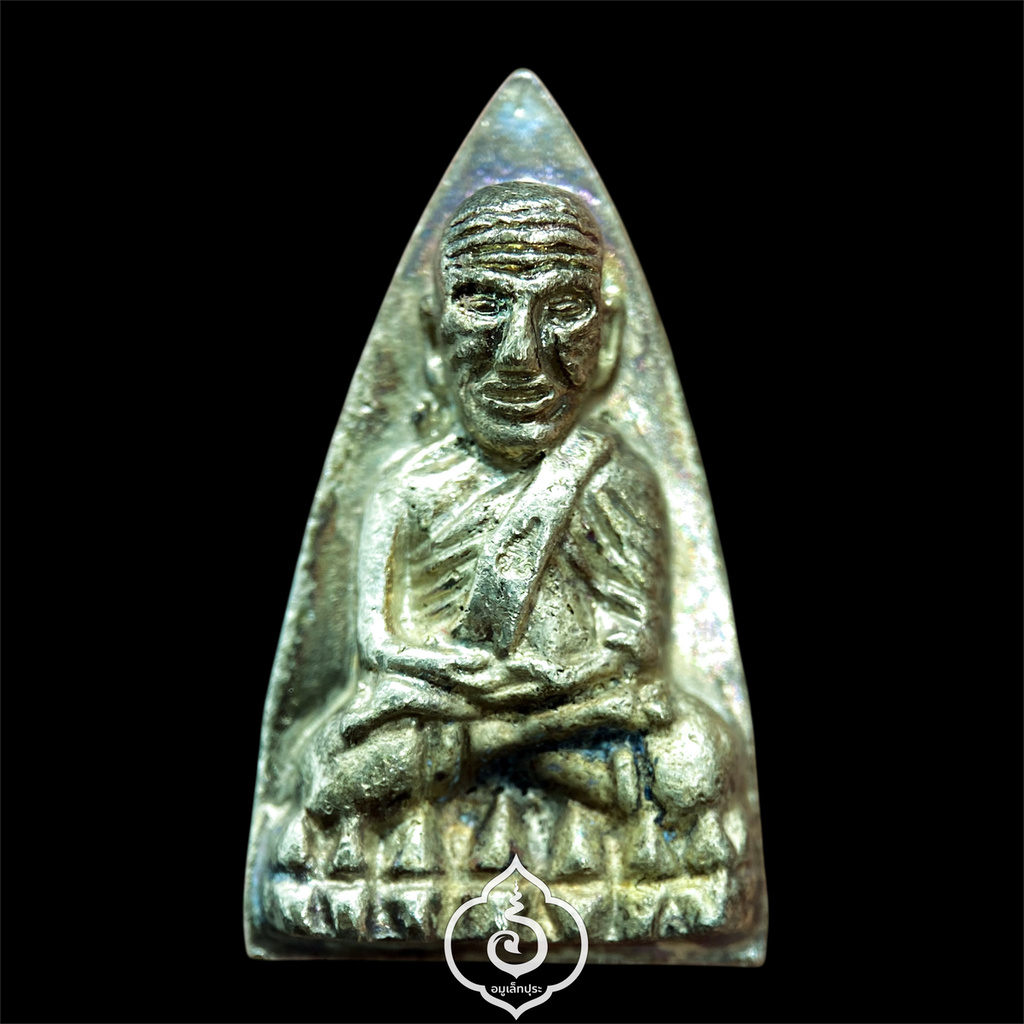 หลวงปู่ทวด พิมพ์เตารีดใหญ่ 2 หน้า กรรมการ ปี43 เนื้อนวะพรายเงิน สมเด็จพระสังฆราช วัดบวรนิเวศวิหาร (ตอก 4 โค้ด หน้า คอจุด ก้นลายเซ็นต์)