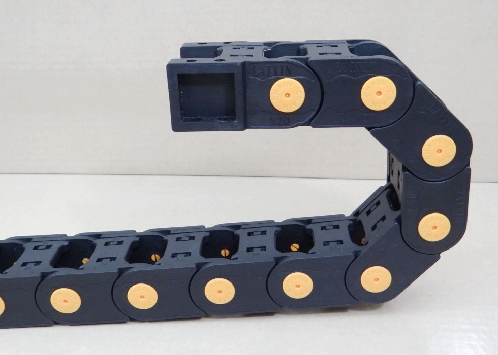 20 X 30 mm Cable Drag Chain R55mm ยาว 1M และ End Connectors (Bridge opening)