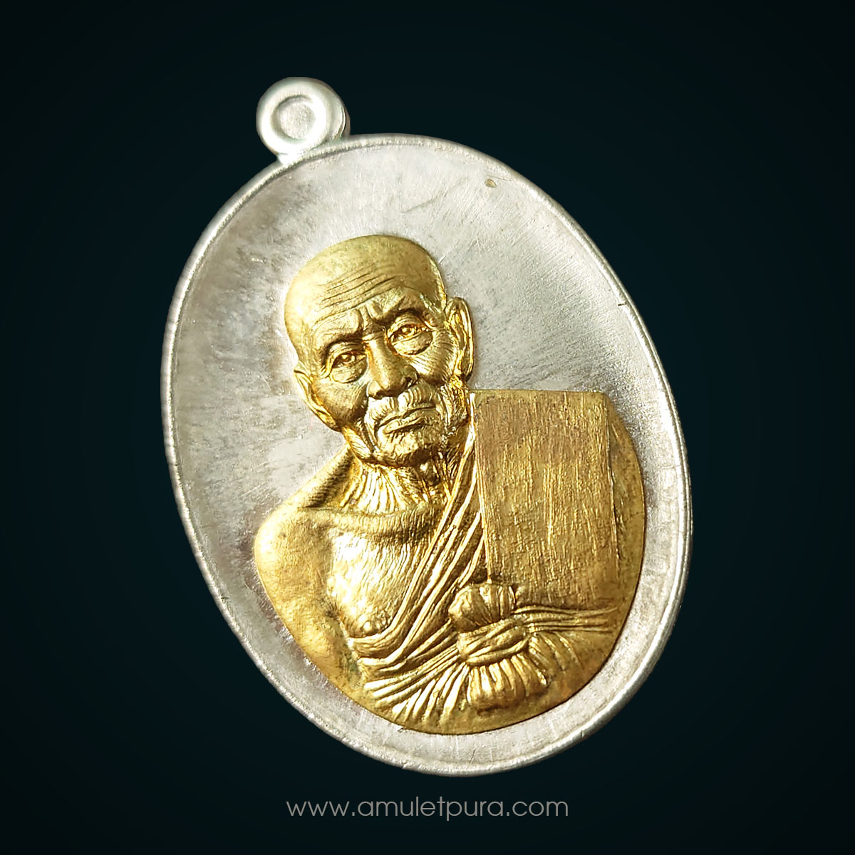 หลวงปู่ทวด รุ่นปาฏิหาริย์ EOD (ชุดกรรมการเล็ก สร้าง 999 ชุด ตะกั่วหน้ากากทองระฆัง, ทองระฆังหน้ากากทองแดง, ทองสัตตะ) ปี55 วัดพุทไธศวรรย์ จ.อยุธยา (ตอกโค้ด หมายเลข 35) สร้างโดยศิษย์สายทหารหน่วยทำลายล้างและเก็บกู้วัตถุระเบิด (EOD ARMY)