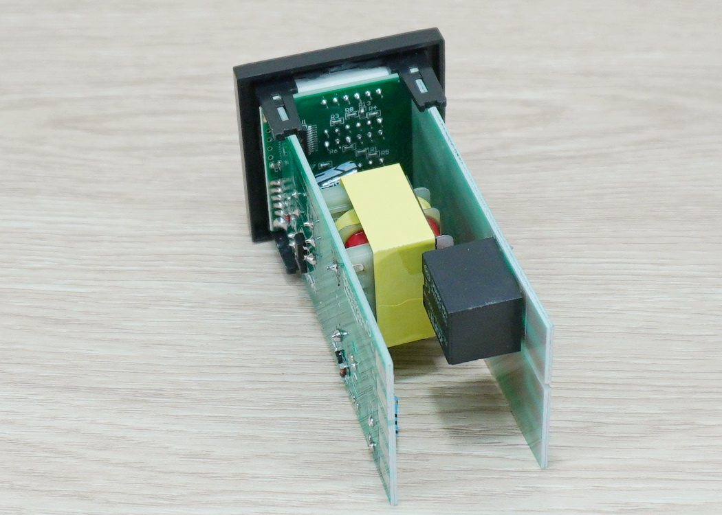 เครื่องควบคุมอุณหภูมิระบบ PID รุ่น REX-C100FK02-V*AN (240V/50HZ) + Thermocouple 0 to 400 °c