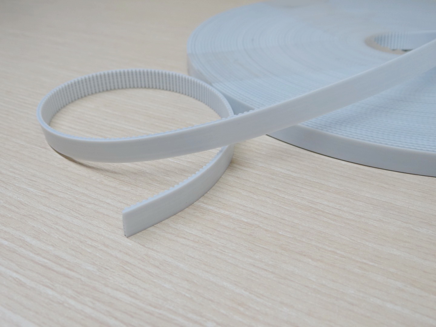 2GT-10mm PU Timing Belt Steel Core สีขาว (สานแถบเส้นเหล็กในสายพาน ราคา/1เมตร)