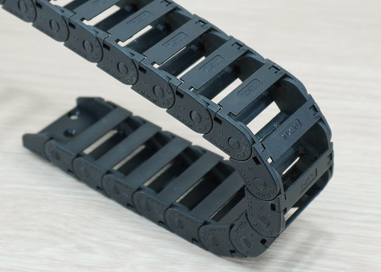 10 x 30 mm Cable drag chain R28mm ยาว 1M และ End Connectors (Bridge open outside)