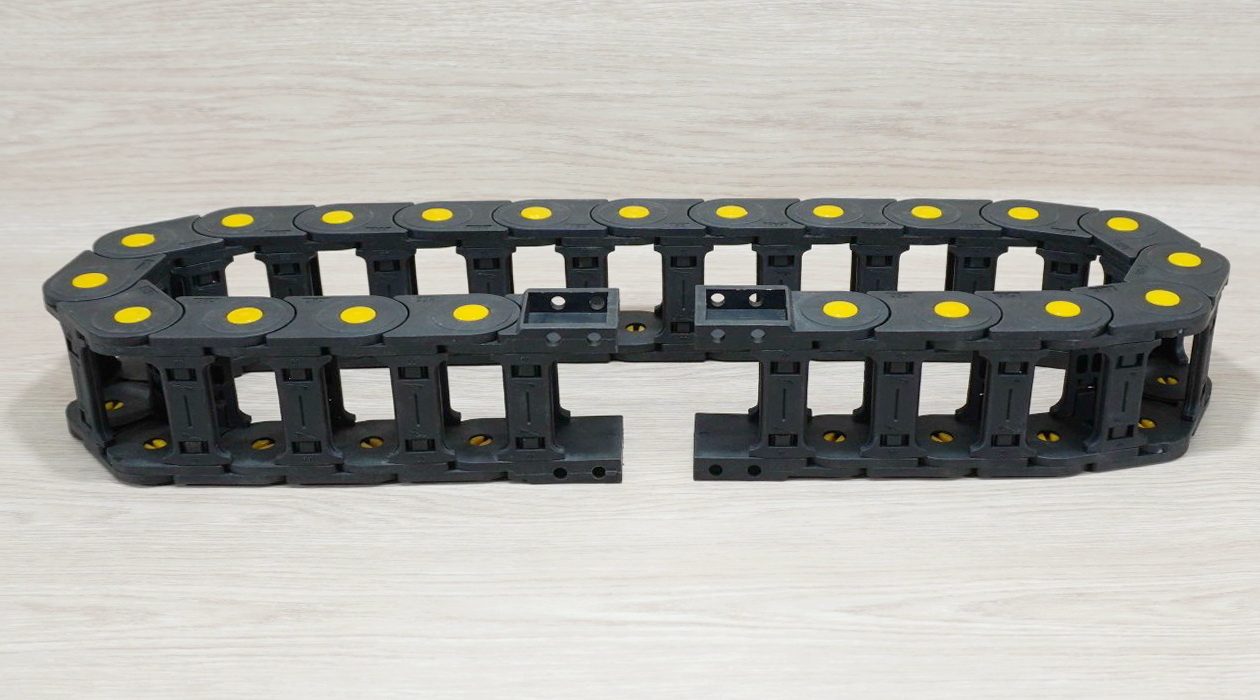 25 X 50 mm Cable Drag Chain R55mm ยาว 1M และ End Connectors (Bridge opening)