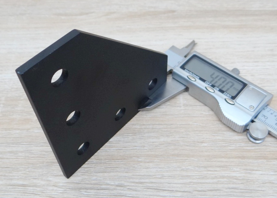 Black L-90 degree joint plate 5-Hole สำหรับ Series 30 Alu Profile