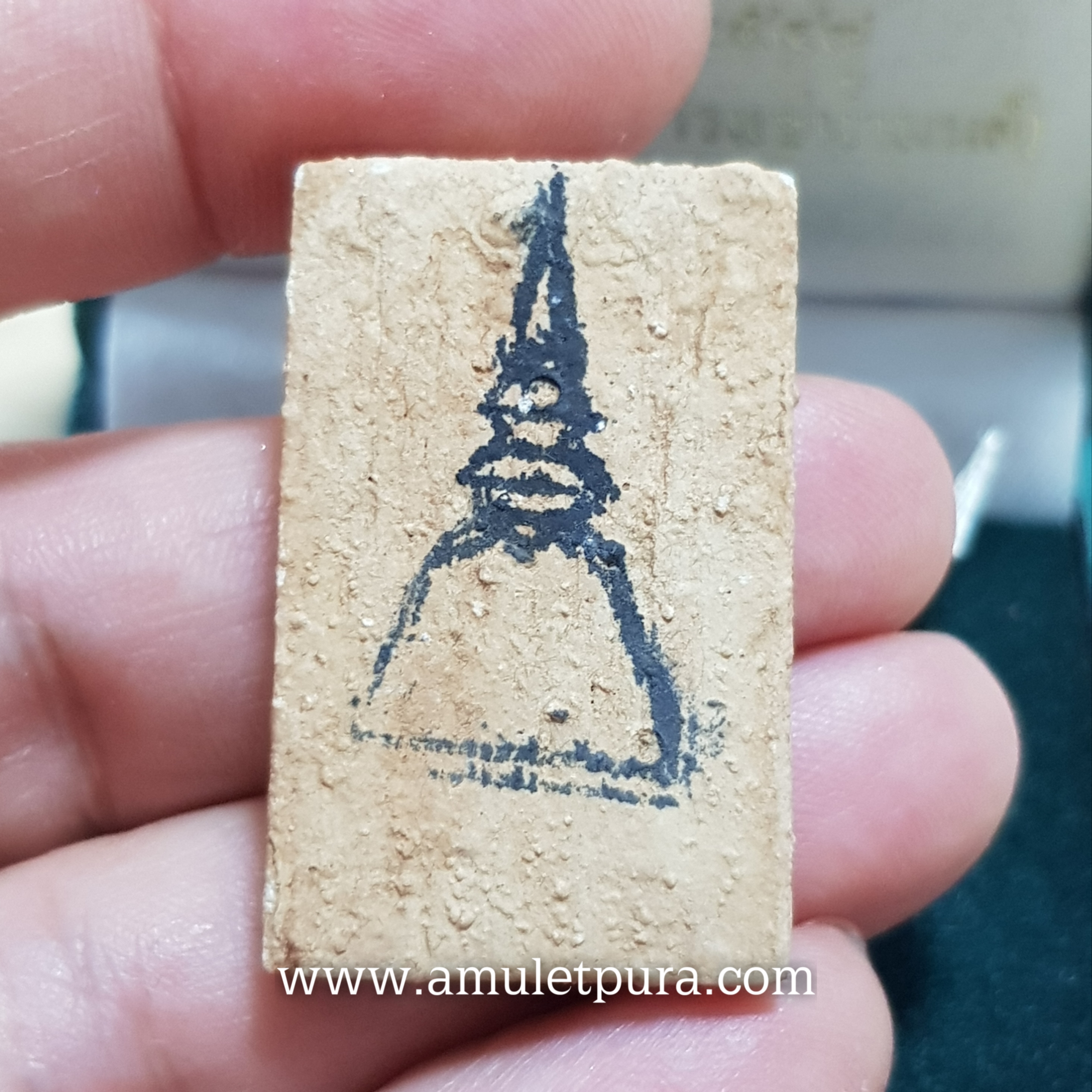 พระสมเด็จบางขุนพรหม (พิมพ์ใหญ่กรรมการแช่น้ำมนต์ 1 ไตรมาส) รุ่นย้อนยุค ปี47 วัดบางขุนพรหม กรุงเทพมหานคร (โค้ดตรายาง กล่องผ้าไหม)