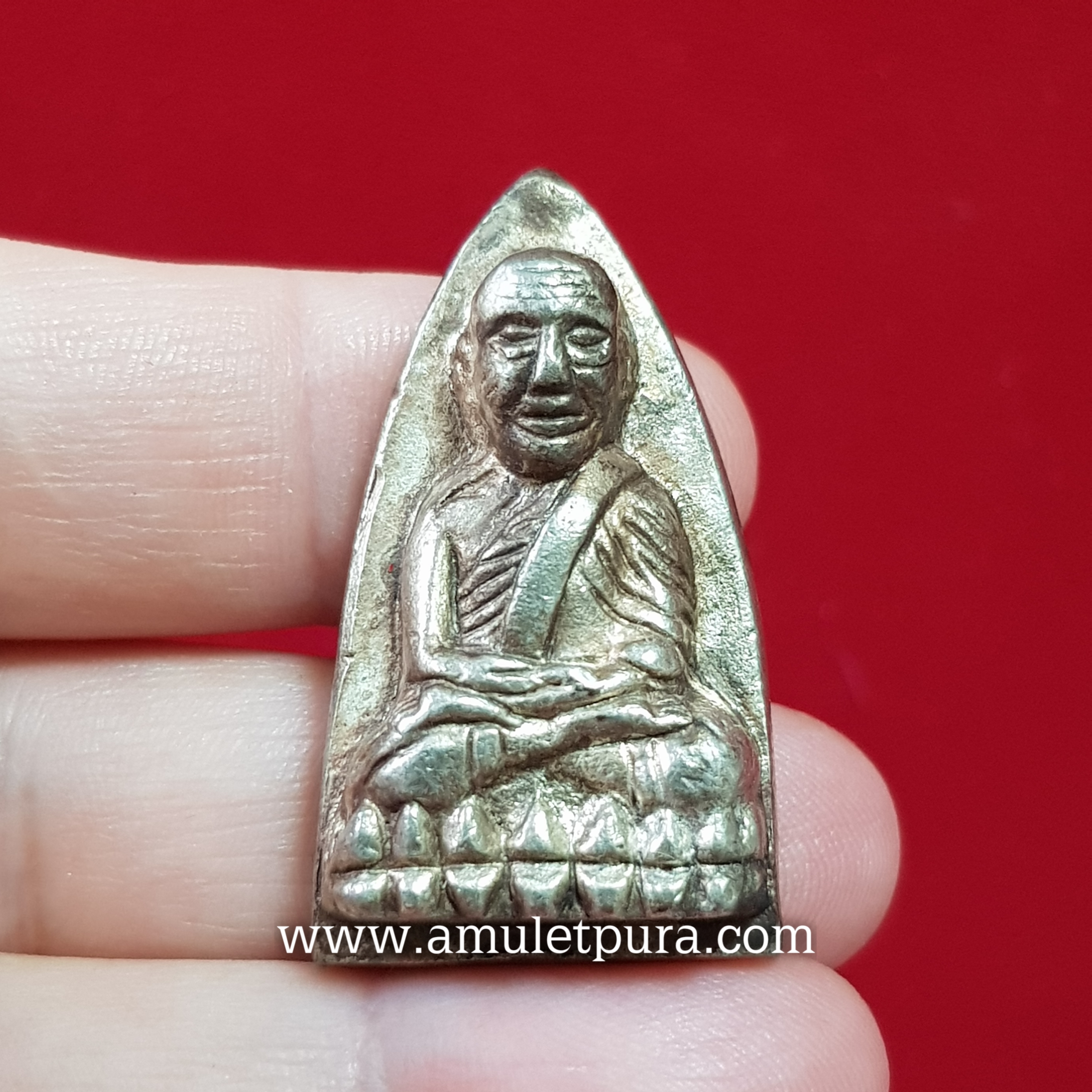 หลวงปู่ทวดหลังเตารีด หมื่นยันต์(เนื้อระฆังแตก)รุ่นกฐิน51(ลังกาสุกะ)พระอาจารย์แดง วัดไร่ จ.ปัตตานี(ตอกโค้ด หมายเลข4772)