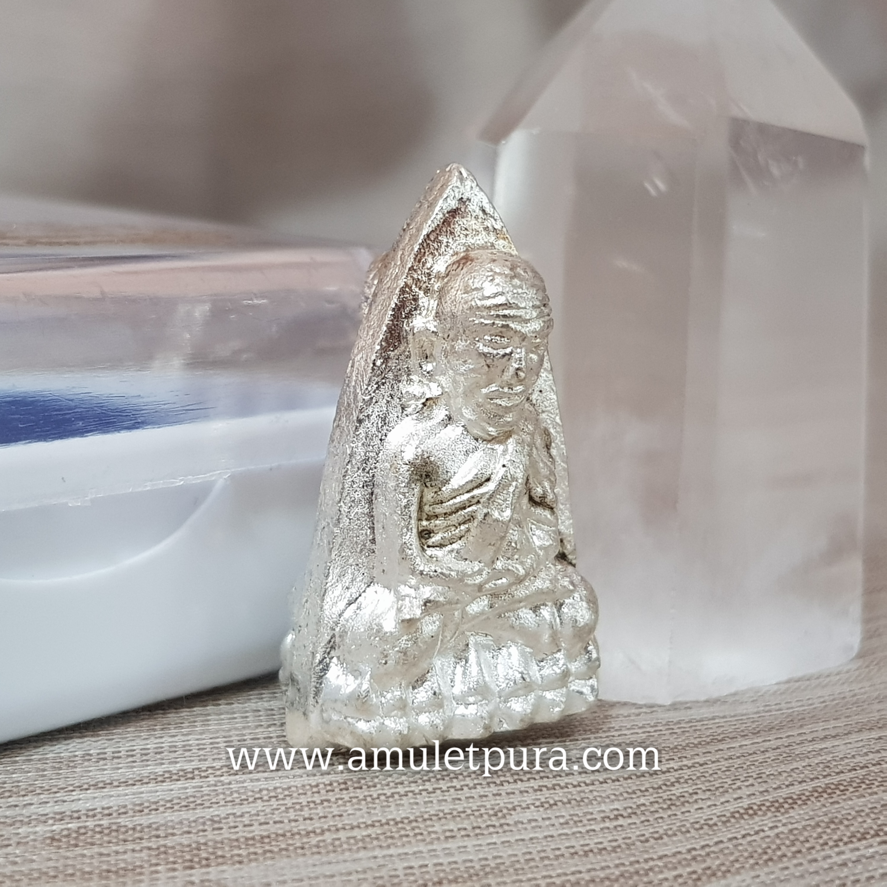 หลวงปู่ทวด พิมพ์เตารีดใหญ่ 2 หน้า กรรมการ เนื้อนวะพรายเงิน ปี43 สมเด็จพระสังฆราช วัดบวรนิเวศวิหารตอก (4 โค้ด หน้า คอจุด ก้นกรรมการ ลายเซ็นต์)